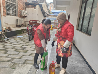 ​水镜庄社区开展节前慰问活动