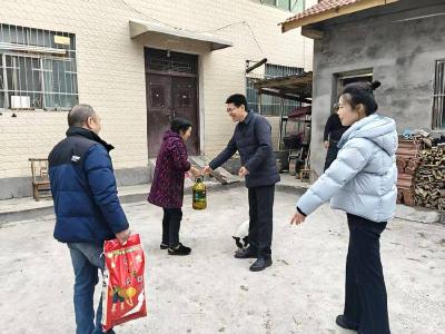 县公共检验检测中心开展春节前走访慰问活动