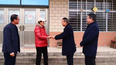 政企携手送温暖　新春慰问暖民心