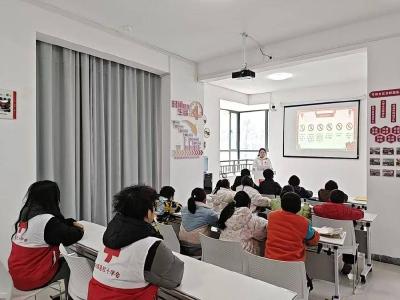 ​丹阳社区：红十字知识进寒假爱心托管班