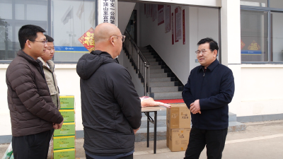 城关镇慰问平宜高速项目部  