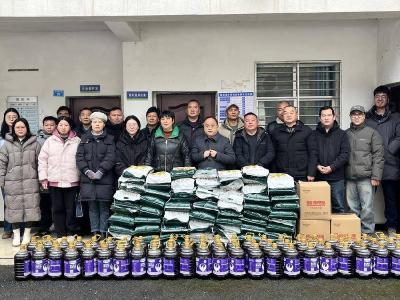 县委党校走访慰问大河村困难群众
