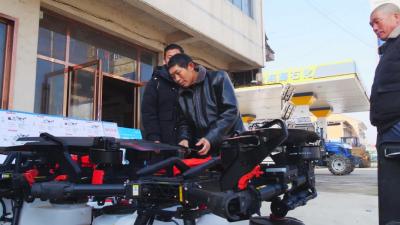 新型农机走俏市场　展销会订单突破60万元  
