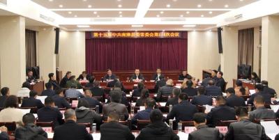 陈栋主持召开县委常委会会议 以“满格”状态“顶格”标准 奋力冲刺“开门红” 