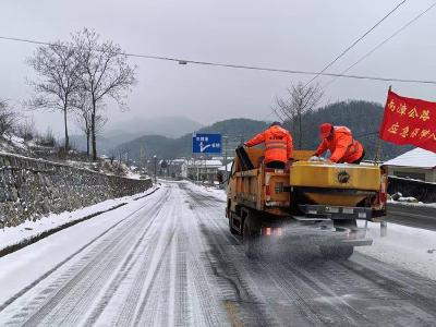 南漳交通：除雪保畅迎春运