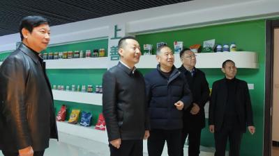 陈栋在调研重点企业和项目时强调：优服务强保障守底线 奋力冲刺“开门红” 