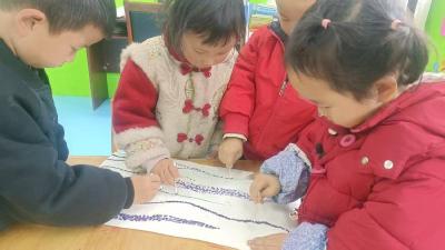 长坪镇中心幼儿园开展“春天的色彩”主题美育活动