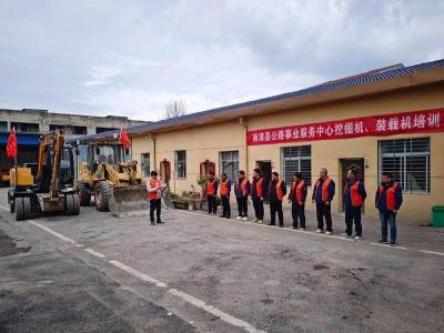 县公路中心组织开展装载机和挖掘机实操培训