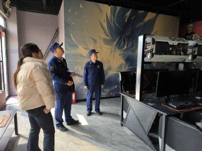 县消防救援局开展沿街网吧消防安全隐患排查及帮扶指导工作