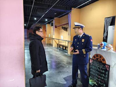 ​县消防救援局开展消防安全专项夜查行动