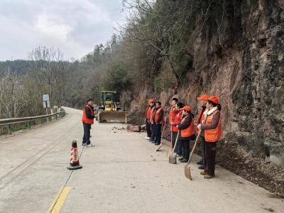 县公路中心东巩养护站开展公路防汛抢险保通应急演练