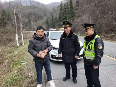 极速寻回4.5万现金　交通执法高效护民安  