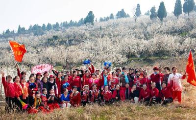 城关镇红色文化轻骑兵赋能大山村“赏花经济”