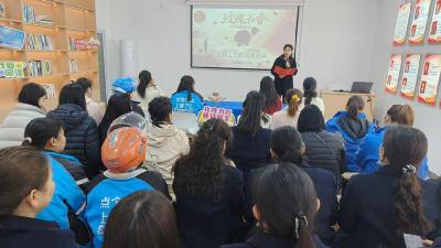 县总工会举办女职工主题阅读分享活动