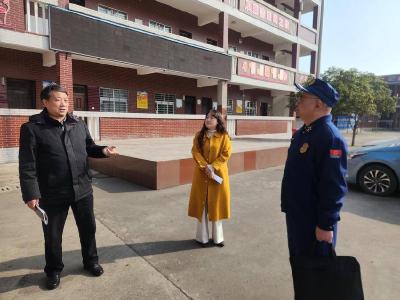 县消防救援局联合多部门开展中小学开学前安全专项检查