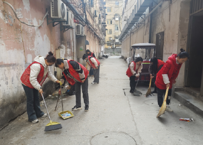 苗圃社区：践行雷锋精神　共建美丽家园