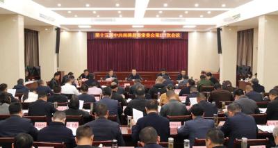 陈栋主持召开县委常委会会议 研究部署相关工作
