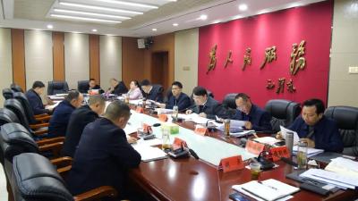 李恒主持召开县政府党组中心组集中学习暨常务会议