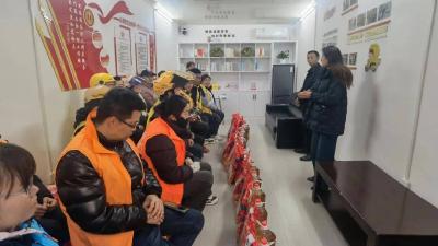 和平桥社区开展“暖‘新’护航·复工暖心”慰问活动
