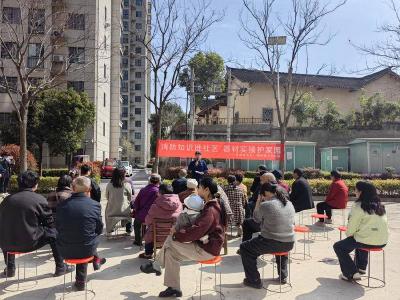 卞和社区开展消防知识进社区活动