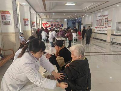 ​便河村开展65岁以上老人免费体检活动