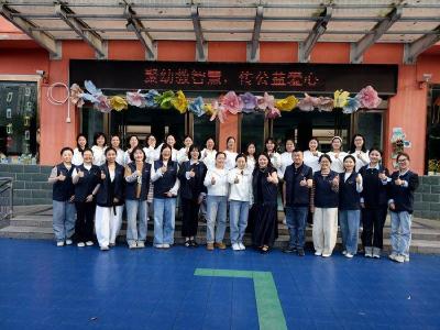 “为爱行走·走进南漳”公益支教活动在城关中心幼儿园开展