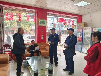 县消防救援局联合武安镇西关社区开展消防安全宣传活动