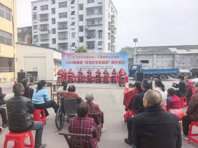 “红色文艺轻骑兵”惠民演出走进花石桥村