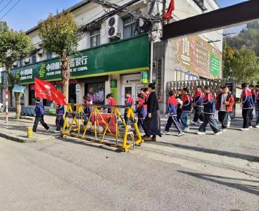 长坪镇开展清明烈士祭扫主题教育