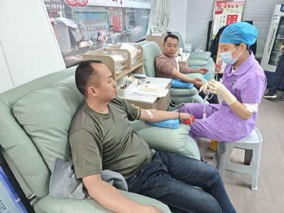 县退役军人事务局组织志愿者开展无偿献血活动