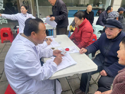 狮子包村免费体检守护老年群体健康