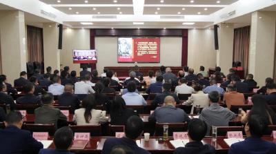 我县组织收听收看全市县处级主要领导干部“树立和践行正确政绩观  加快建设中西部发展的区域性中心城市”专题培训班（第二讲）