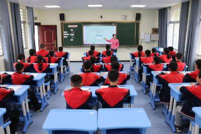 ​县实验小学：深化校际共建　推动城乡教育均衡发展