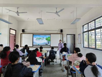 李庙镇闫坪中学开展清明祭英烈主题教育