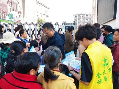 九集镇：禁毒宣传“零距离”　放学路上学禁毒