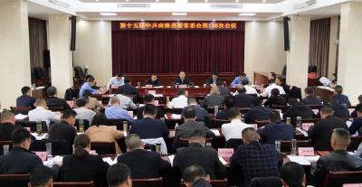 陈栋主持召开县委常委会会议 研究部署当前重点工作 