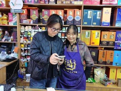县烟草专卖局“一对一”服务助力老年零售户经营