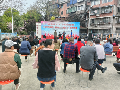 ​“红色文艺轻骑兵”惠民演出走进文峰塔社区