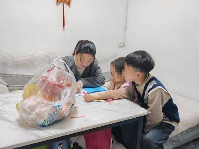 玉印社区：结对暖童心　和美共成长