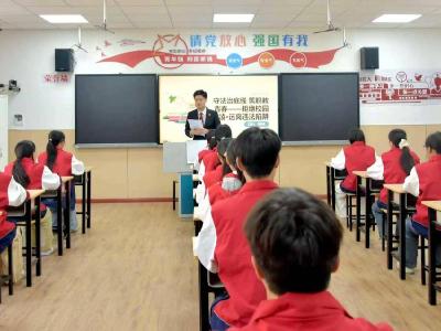 ​县人民法院联合县职教中心举办法治讲座