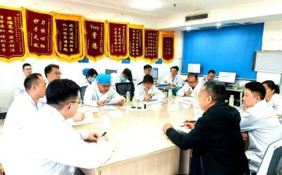 南漳县中医医院：突破高龄手术难关 帮助百岁老人重新站立 