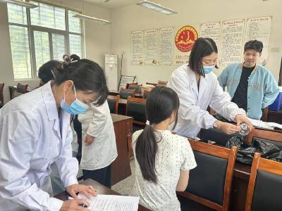 闫坪中学开展HPV疫苗集中接种工作