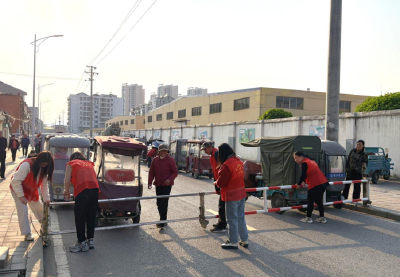 花石桥社区开展校园周边交通安全宣传整治行动