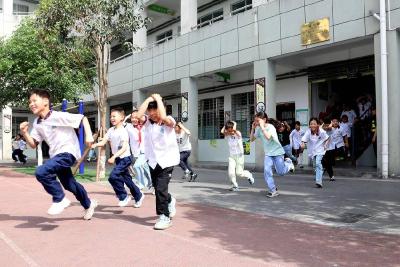 县实验小学：3000师生3分27秒 跑出应急疏散“加速度” 