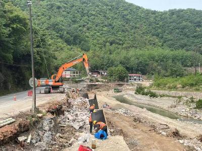 南漳：筑路“不打烊”　攻坚“不断档”