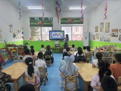 南漳县长坪幼儿园：变废为宝巧动手 萌娃创意乐无穷 