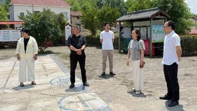 南漳县农业农村局调研组到东巩镇指导“清洁家园”工作 