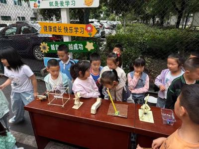 金庙中学举办“科技引领未来　创新改变世界”校园科技节  