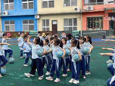 南漳县城关中心幼儿园举办第七届体育节活动 