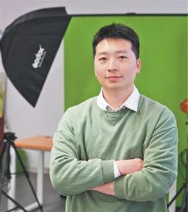 广东湛江吴川市00后大学生容海瑞——  用数据和AI把家乡拖鞋卖到海外（我的家乡我建设）